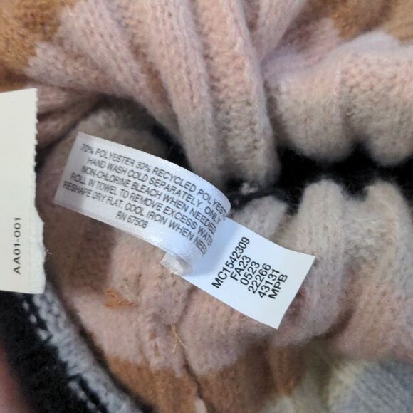 On 34th Neutral Stripes Beanie - Picture 5 of 6